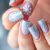 Śnieżynki na paznokciach – elegancki zimowy manicure krok po kroku